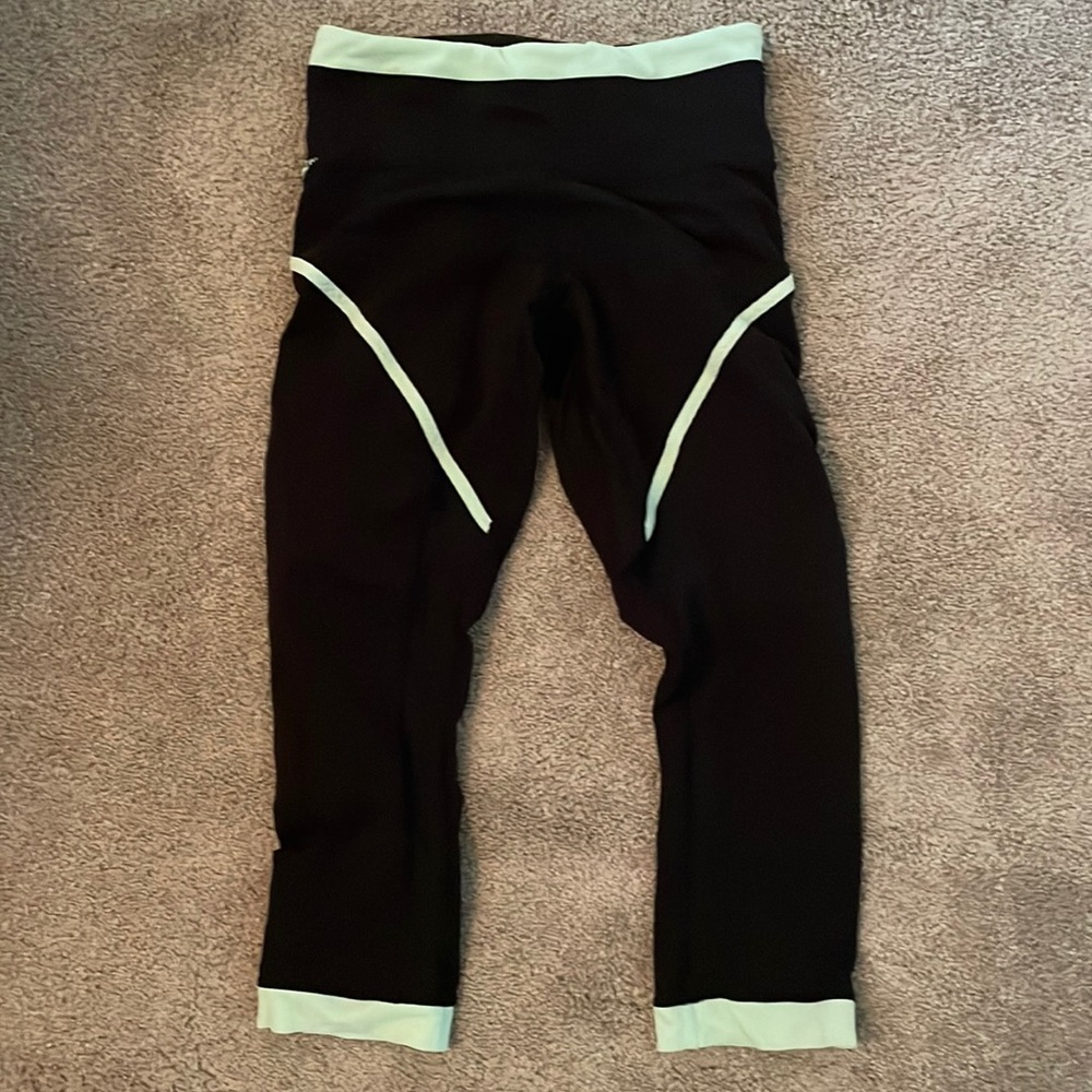 Super cute crop Lululemon pant size 4